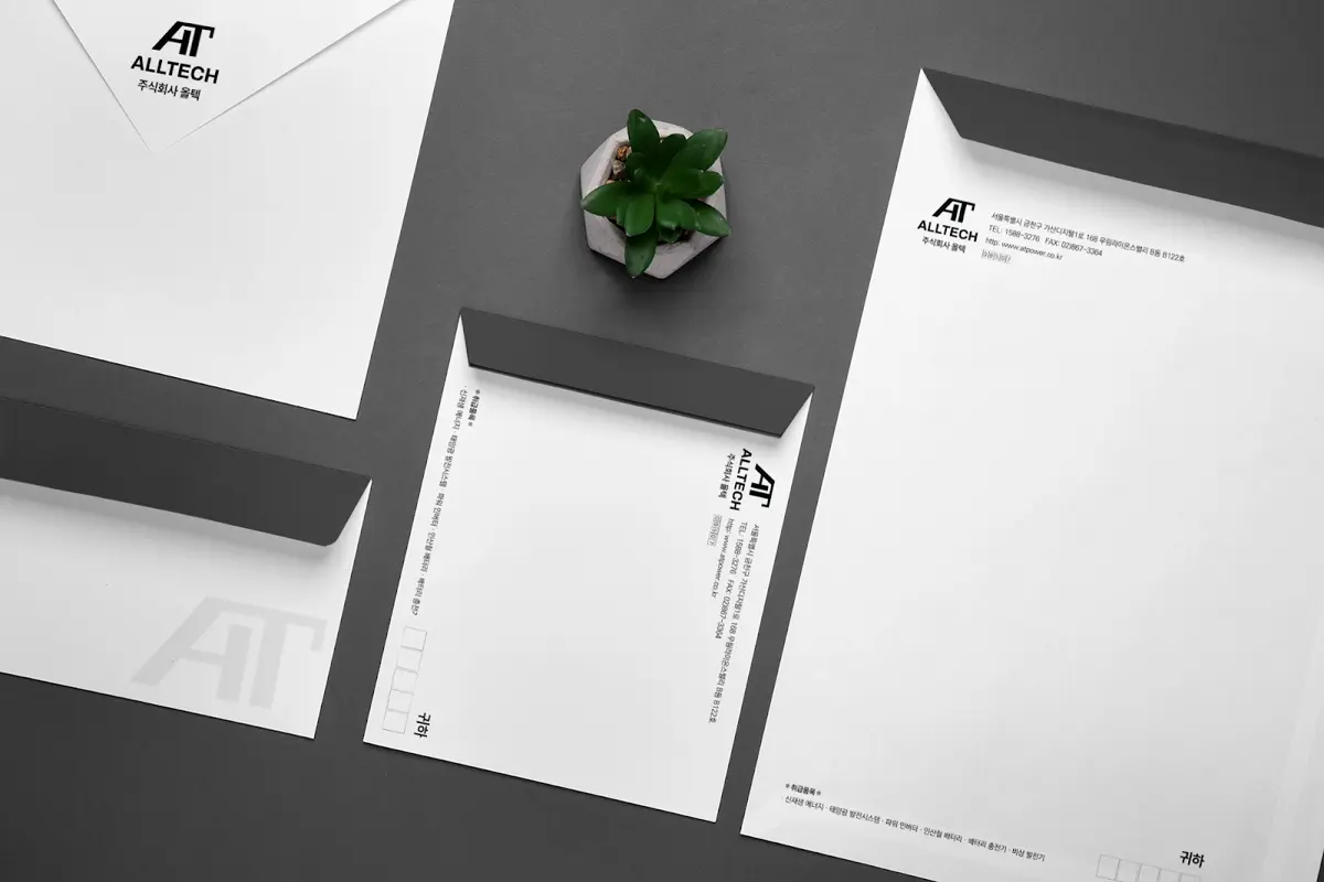 사무용 서류 봉투 디자인, 대봉투와 소봉투 두 규격에 로고와 상호·연락처를 왼쪽 위에 묶고 우편번호 칸과 수신인 자리를 비워 둔 구성에 레터헤드까지 맞춘 세트, 퍼스트디자인 인천지사 디자인·인쇄